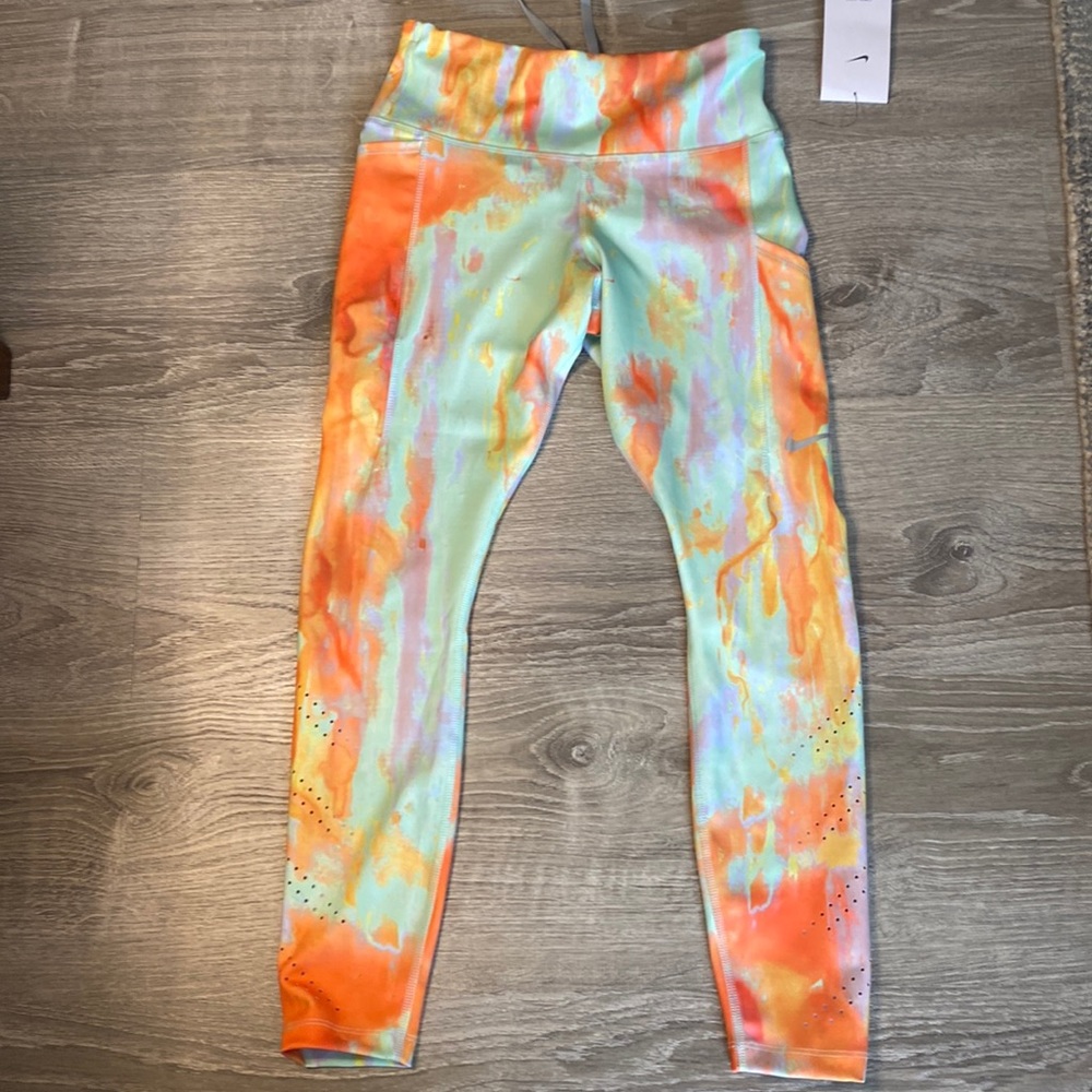 NWT Women’s Nike Epic Luxe Leggings Size Small - Picture 1 of 9